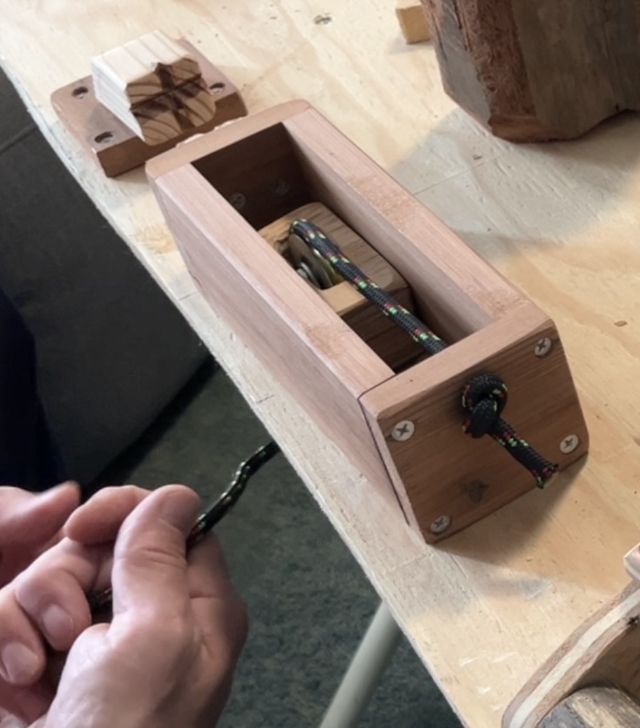 These jaws mimic the action of some “spoon mules,” which pinch the workpiece when the user pushes outward on two wooden bars using their feet or knees.